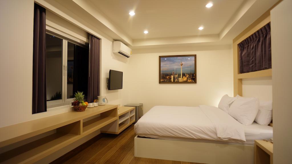 Expressotel By Ploenchit Bangkok Room photo